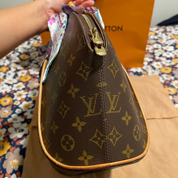 Louis Vuitton Ellipse MM - Picture 9 of 17